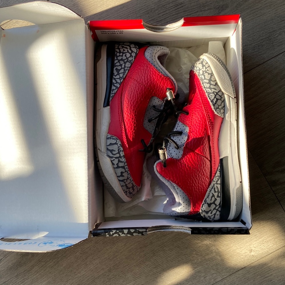 Jordan 3 Retro SE (Toddler) fire red cement grey size 9C Jordan III